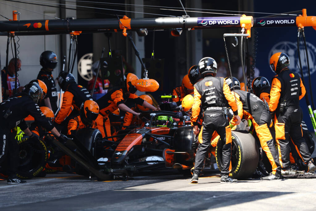 McLaren F1 pit stop with crew changing tyres, showing temperature reset and operating window management during the Barcelona race.