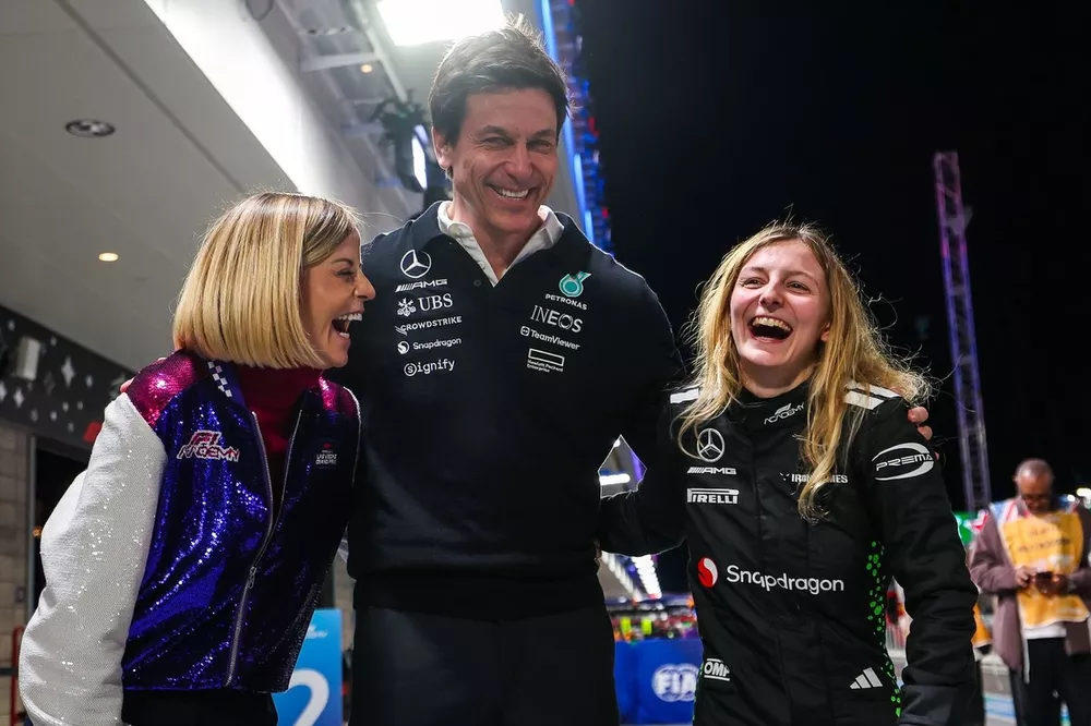 Doriane Pin celebrating her win with Toto and Susie Wolff