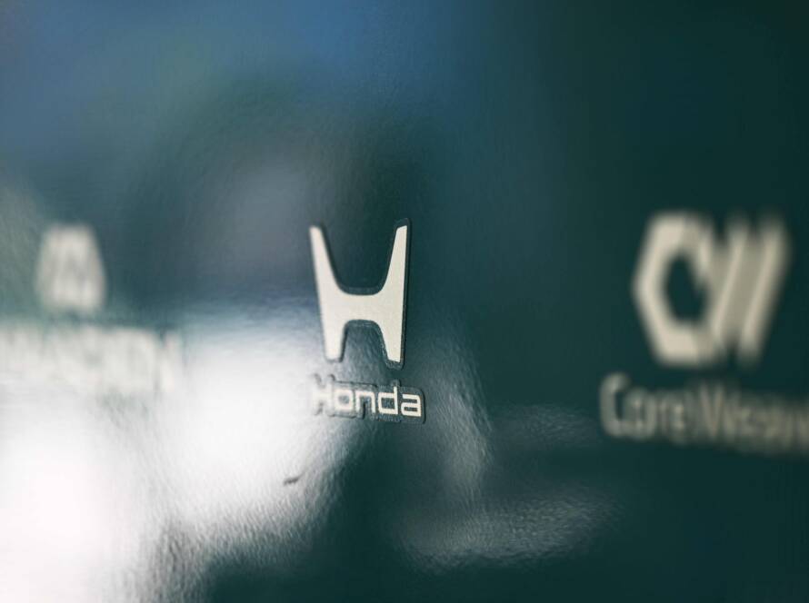 Formula 1 Testing in Bahrain - Day 2 Sport, Motorsport, Formula One Racing BAHRAIN, BAHRAIN - FEBRUARY 19: Honda logo in the Aston Martin F1 Team garage during day two of F1 Testing at Bahrain International Circuit on February 19, 2026 in Bahrain, Bahrain. (Photo by Guido De Bortoli/LAT Images)