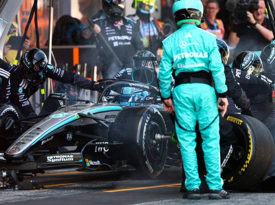Mercedes-AMG Petronas F1 pit stop with crew changing tyres, showing load, temperature shift, and operating window management.